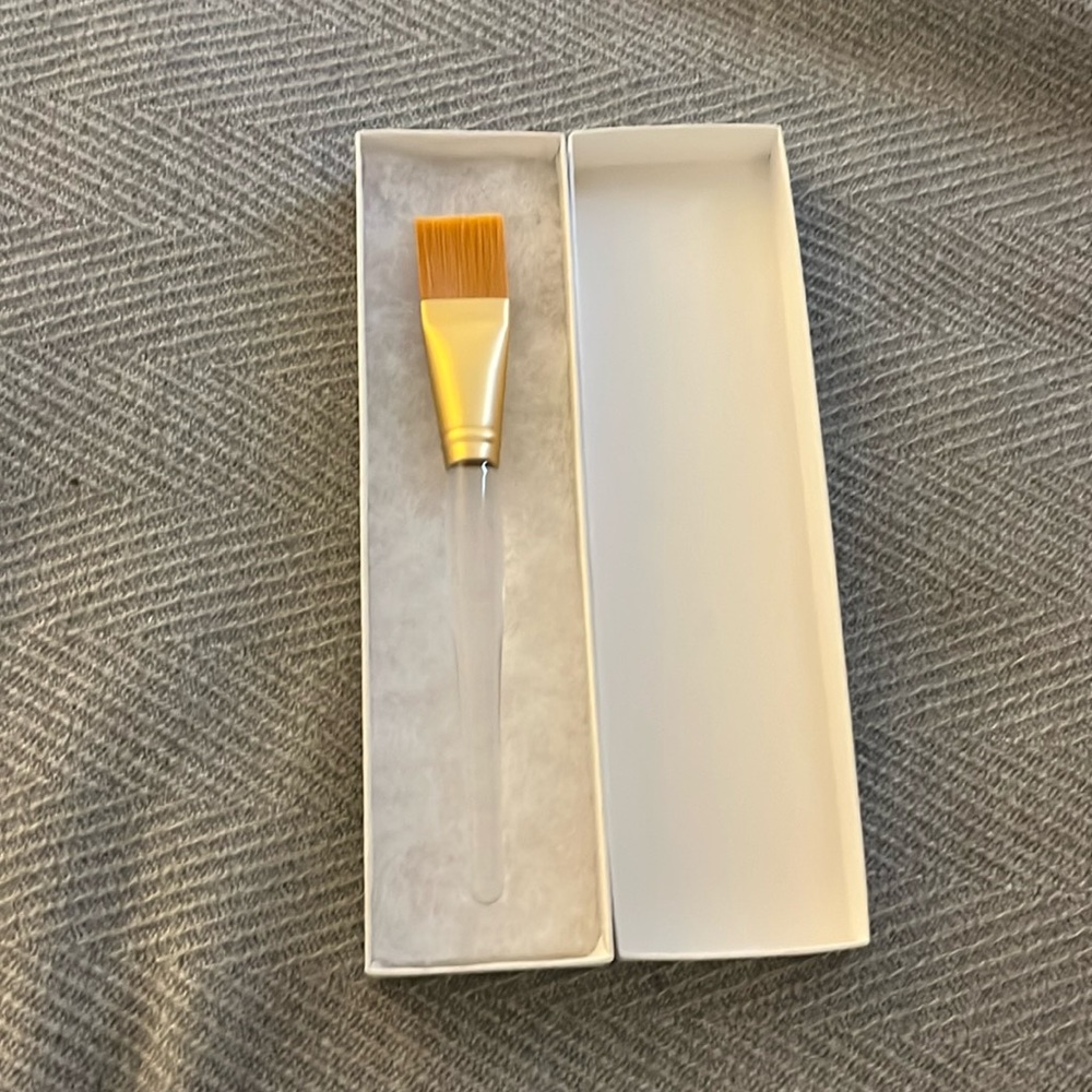 NWT face mask brush